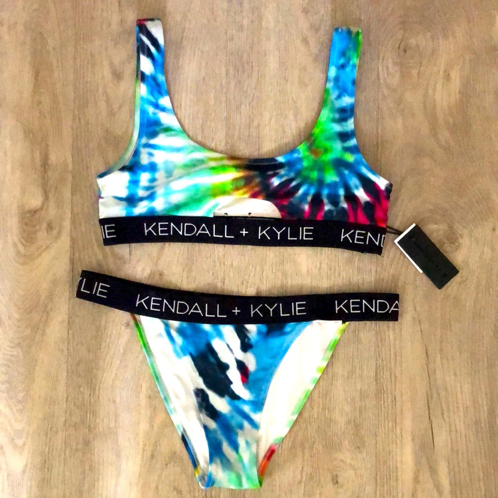 Kendall and Kylie Bikini